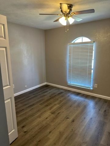 5204 HENDRIX Drive, The Colony, TX 75056