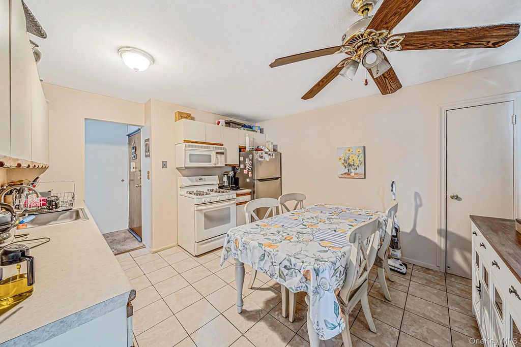 260 Waverly Avenue 72, Patchogue, NY 11772 — photo 3