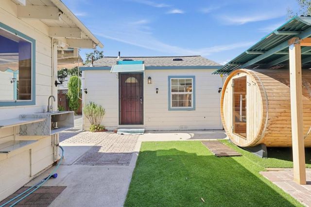 715 Hudson Street, Redwood City, CA 94061