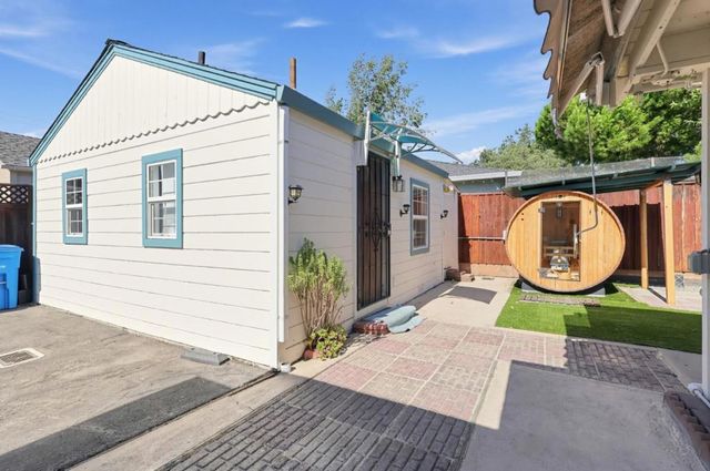 715 Hudson Street, Redwood City, CA 94061
