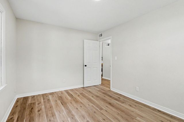 5811 E Skinner, Wichita, KS 67218