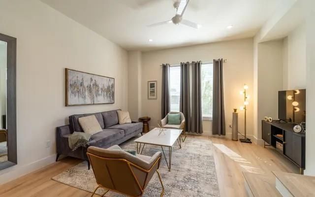 3275 Summer Street 6101, Houston, TX 77007