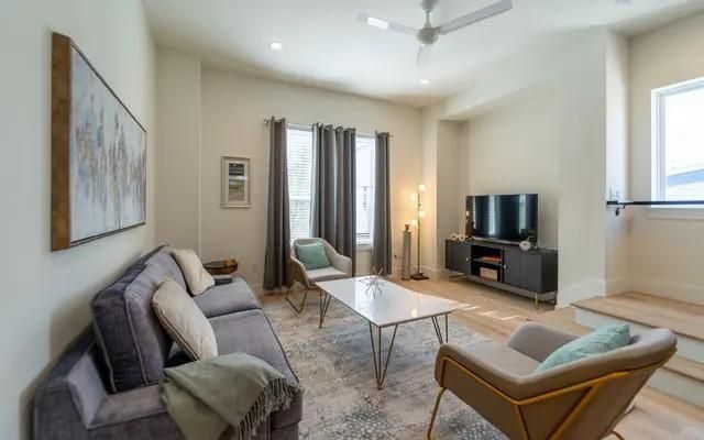 3275 Summer Street 6101, Houston, TX 77007