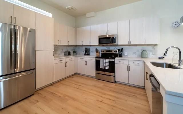 3275 Summer Street 6101, Houston, TX 77007