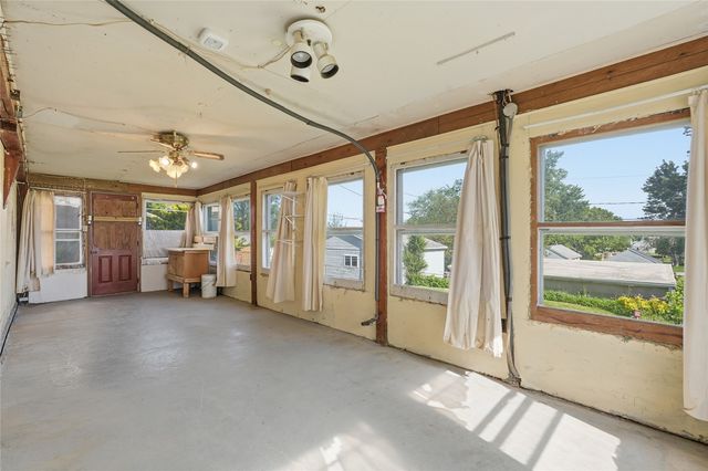 918 22nd Ave SW, Cedar Rapids, IA 52404