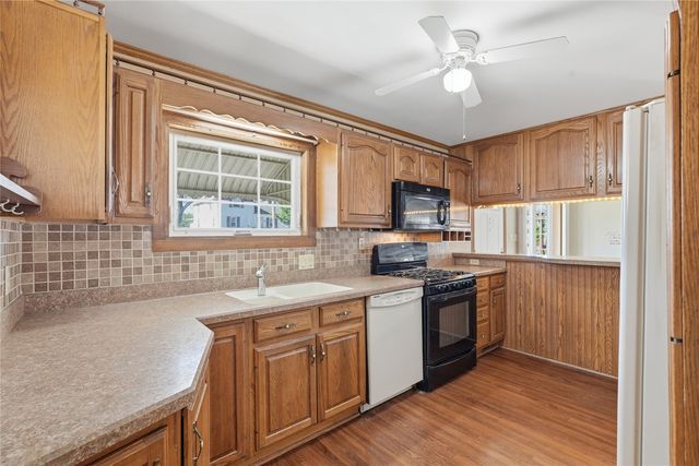 918 22nd Ave SW, Cedar Rapids, IA 52404