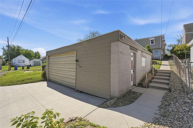 918 22nd Ave SW, Cedar Rapids, IA 52404