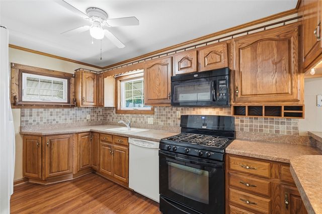918 22nd Ave SW, Cedar Rapids, IA 52404