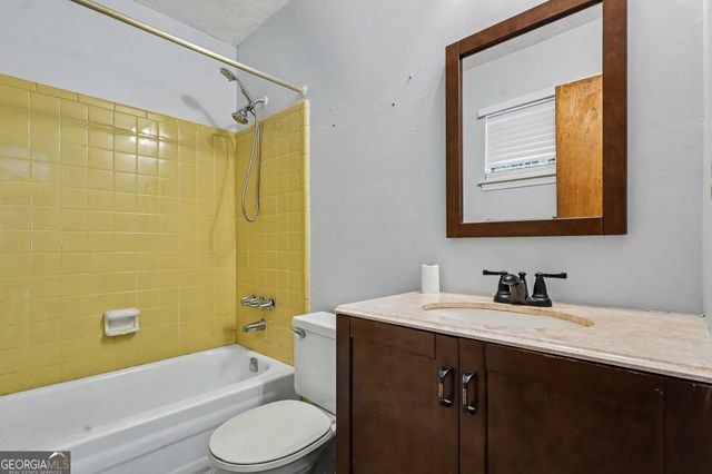 8220 Englewood Trail, Riverdale, GA 30274