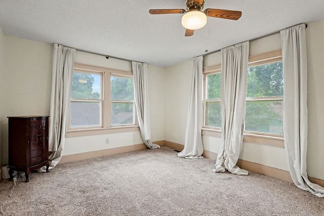 1044 N Perry Ave, Wichita, KS 67203