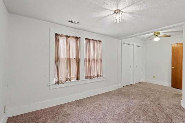 1044 N Perry Ave, Wichita, KS 67203
