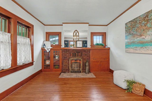 1044 N Perry Ave, Wichita, KS 67203