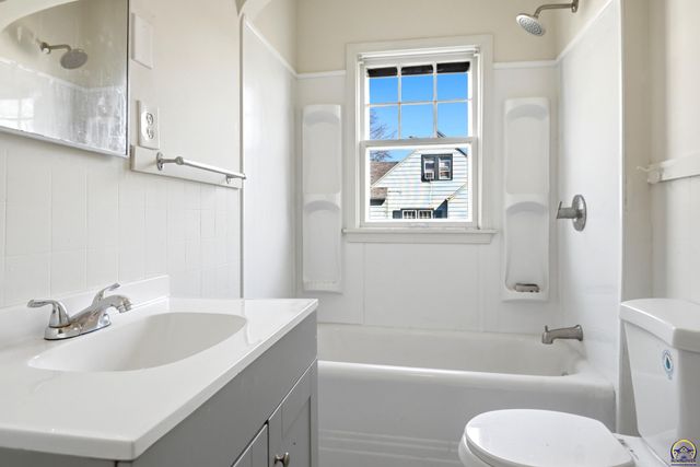 2638 SE Virginia AVE, Topeka, KS 66605