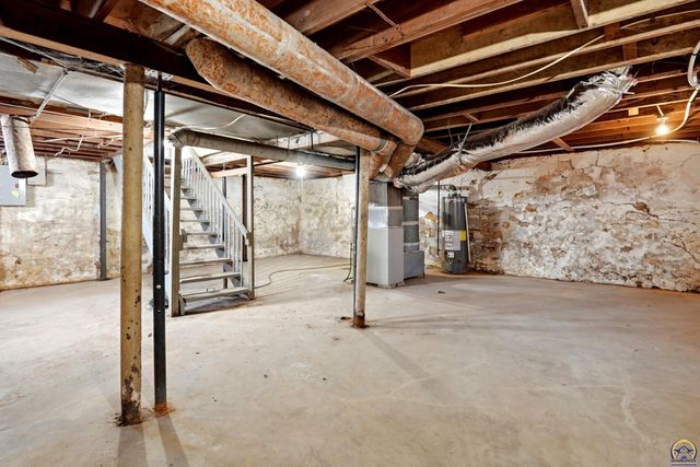 2638 SE Virginia AVE, Topeka, KS 66605