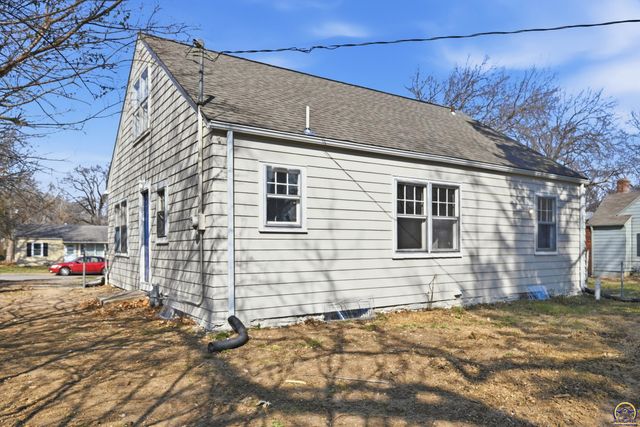 2638 SE Virginia AVE, Topeka, KS 66605