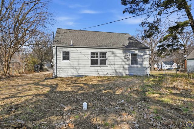 2638 SE Virginia AVE, Topeka, KS 66605