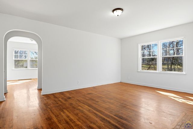 2638 SE Virginia AVE, Topeka, KS 66605