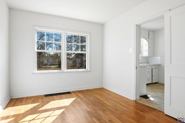 2638 SE Virginia AVE, Topeka, KS 66605