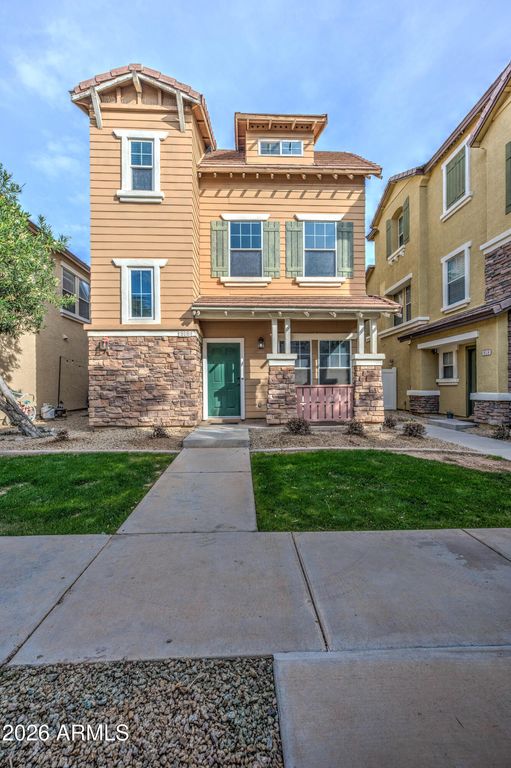 916 W ASPEN Way, Gilbert, AZ 85233