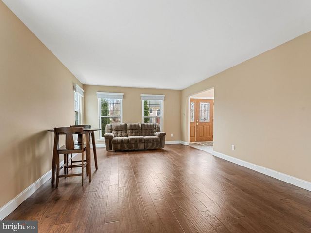 17 CATTELL DR, Sicklerville, NJ 08081