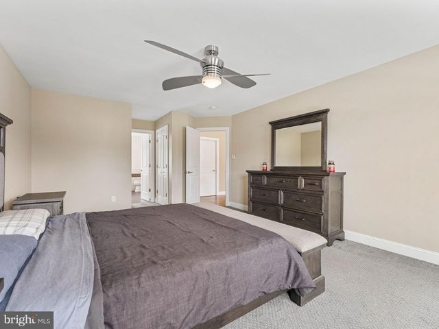 17 CATTELL DR, Sicklerville, NJ 08081