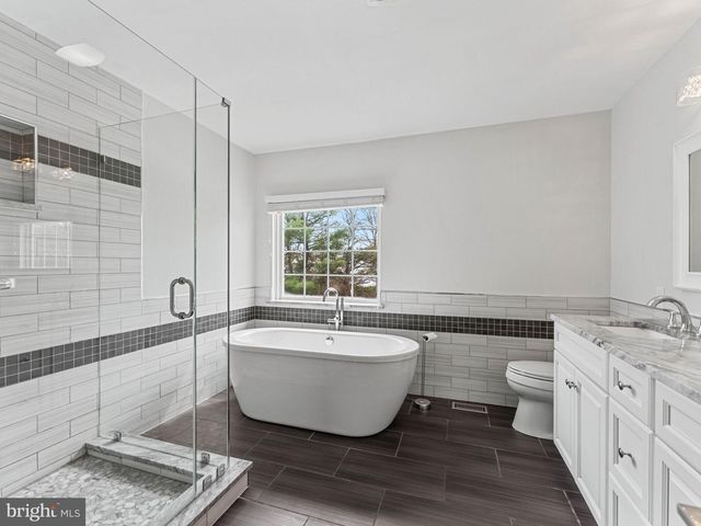 17 CATTELL DR, Sicklerville, NJ 08081