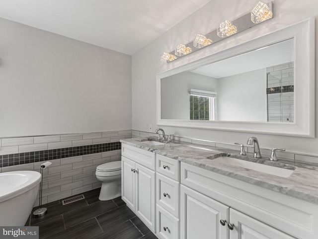 17 CATTELL DR, Sicklerville, NJ 08081