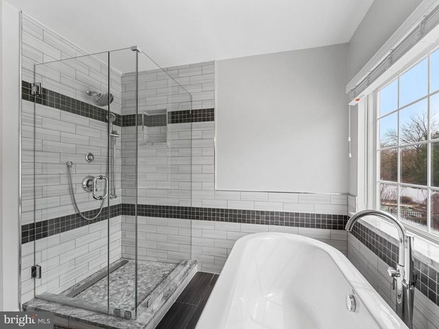 17 CATTELL DR, Sicklerville, NJ 08081