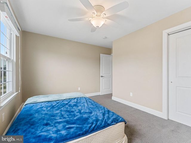 17 CATTELL DR, Sicklerville, NJ 08081