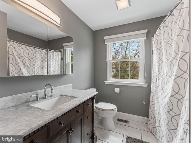 17 CATTELL DR, Sicklerville, NJ 08081