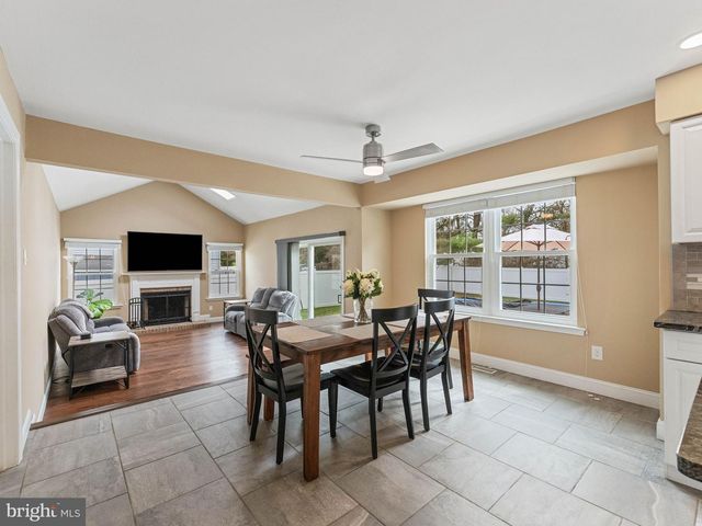 17 CATTELL DR, Sicklerville, NJ 08081