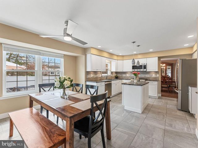 17 CATTELL DR, Sicklerville, NJ 08081