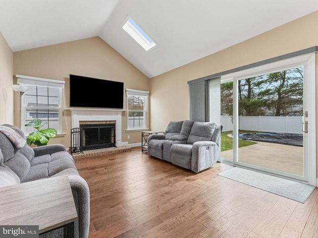 17 CATTELL DR, Sicklerville, NJ 08081