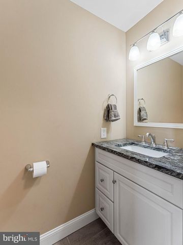 17 CATTELL DR, Sicklerville, NJ 08081