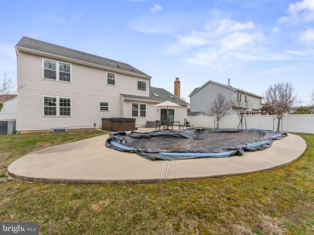 17 CATTELL DR, Sicklerville, NJ 08081