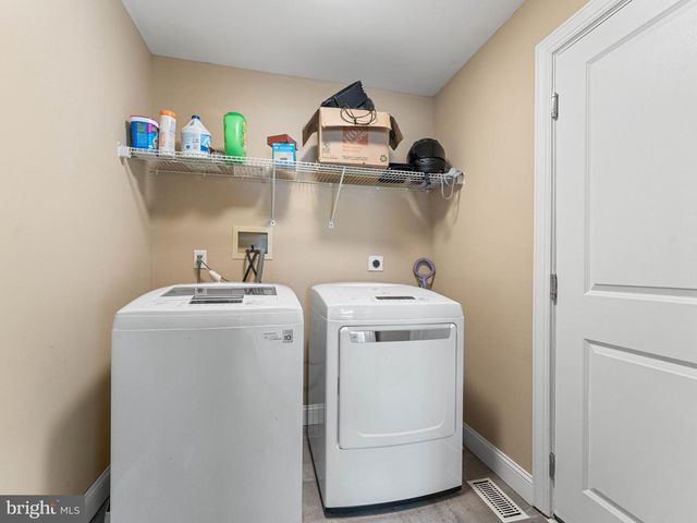 17 CATTELL DR, Sicklerville, NJ 08081