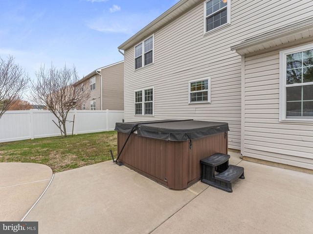 17 CATTELL DR, Sicklerville, NJ 08081