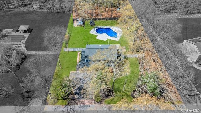 10 Ramblewood Road, Ridge, NY 11961