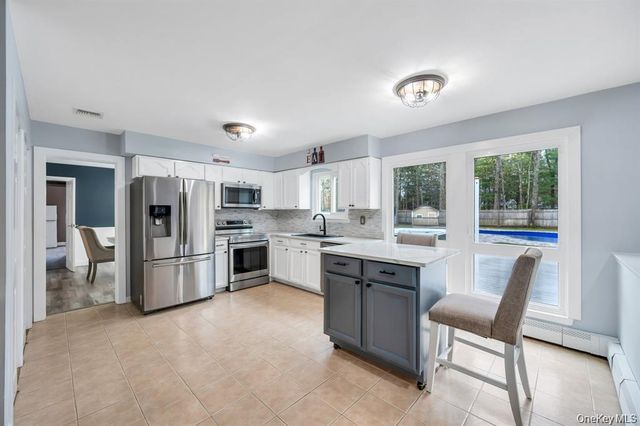 10 Ramblewood Road, Ridge, NY 11961