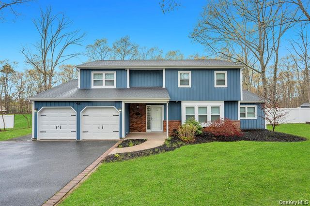 10 Ramblewood Road, Ridge, NY 11961