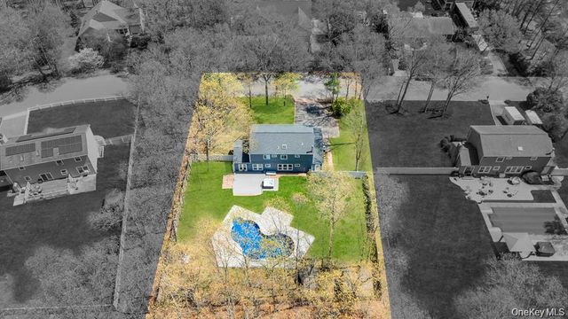 10 Ramblewood Road, Ridge, NY 11961