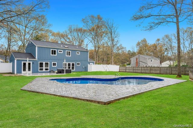 10 Ramblewood Road, Ridge, NY 11961