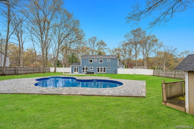 10 Ramblewood Road, Ridge, NY 11961