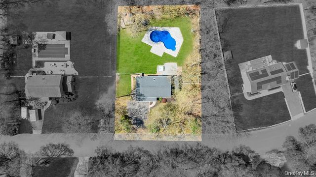 10 Ramblewood Road, Ridge, NY 11961