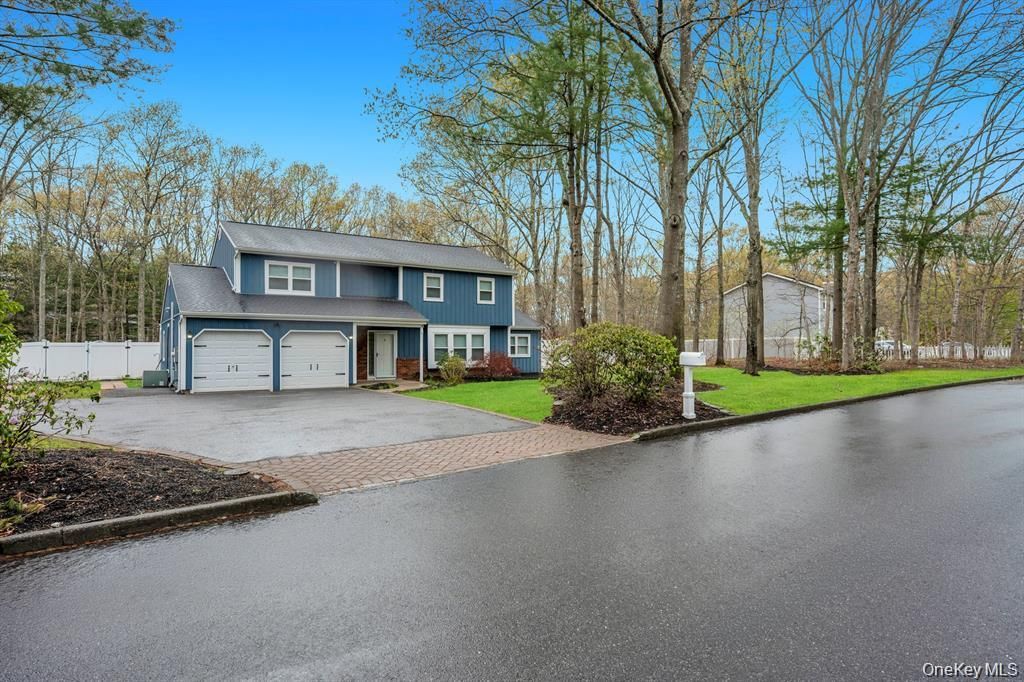 10 Ramblewood Road, Ridge, NY 11961