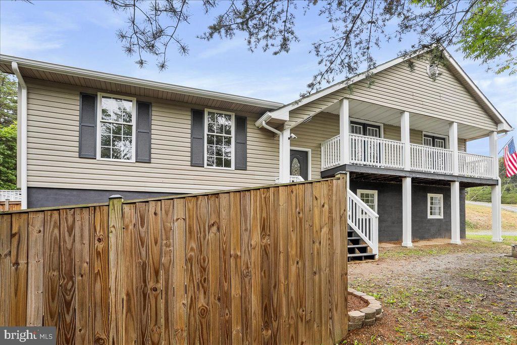 72 PIONEER LN, Berkeley Springs, WV 25411