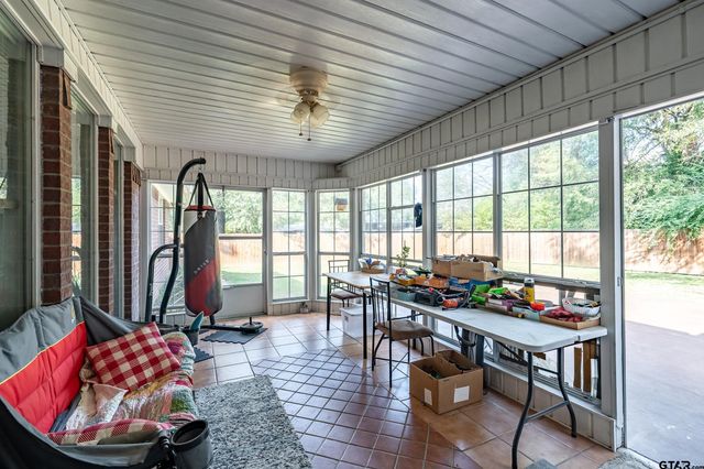 250 Paradise Ln, Hawkins, TX 75765