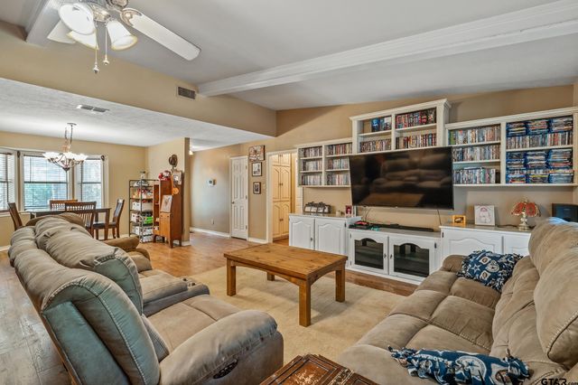 250 Paradise Ln, Hawkins, TX 75765