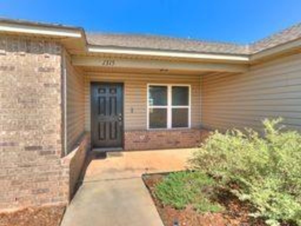 1315 S Grace Drive, Mustang, OK 73064