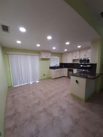 1047 Alexander Ct, Turlock, CA 95380